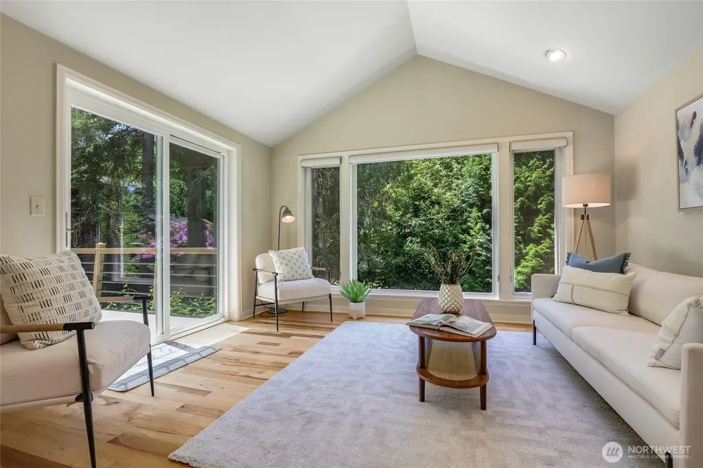 9543 46th Avenue NE Seattle WA 98115