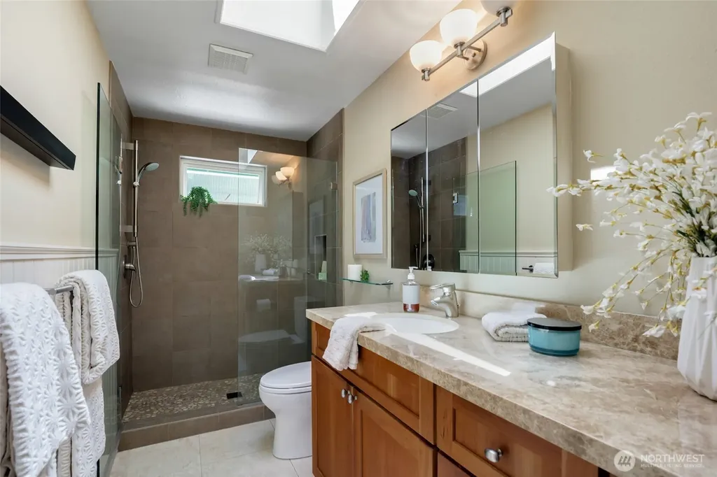 9543 46th Avenue NE Seattle WA 98115