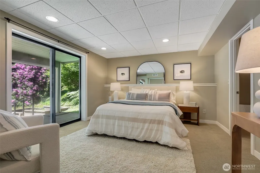 9543 46th Avenue NE Seattle WA 98115