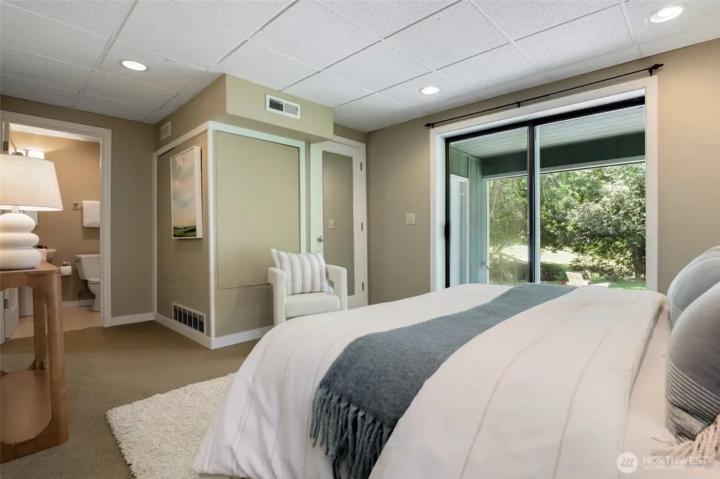 9543 46th Avenue NE Seattle WA 98115