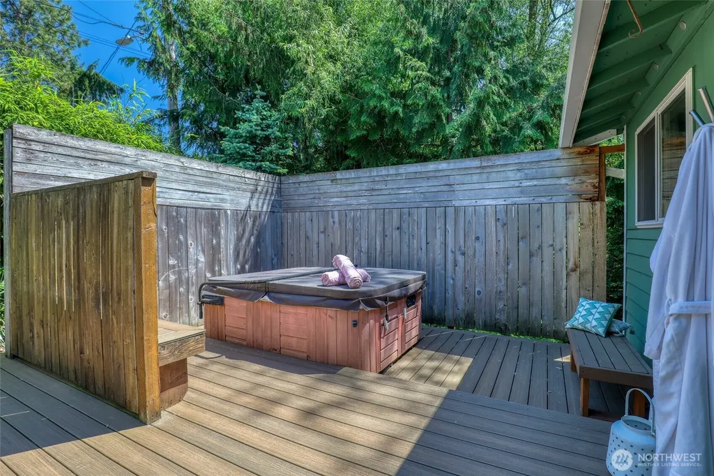 9543 46th Avenue NE Seattle WA 98115