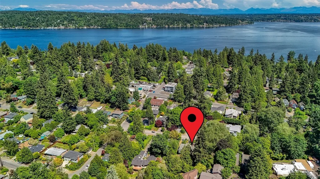 9543 46th Avenue NE Seattle WA 98115