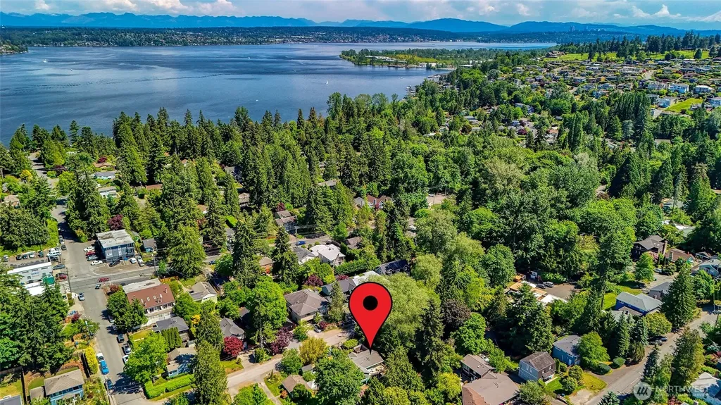 9543 46th Avenue NE Seattle WA 98115