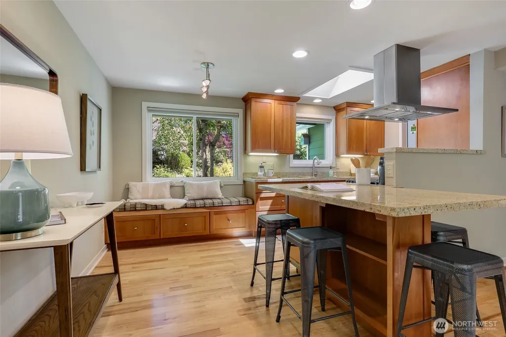 9543 46th Avenue NE Seattle WA 98115
