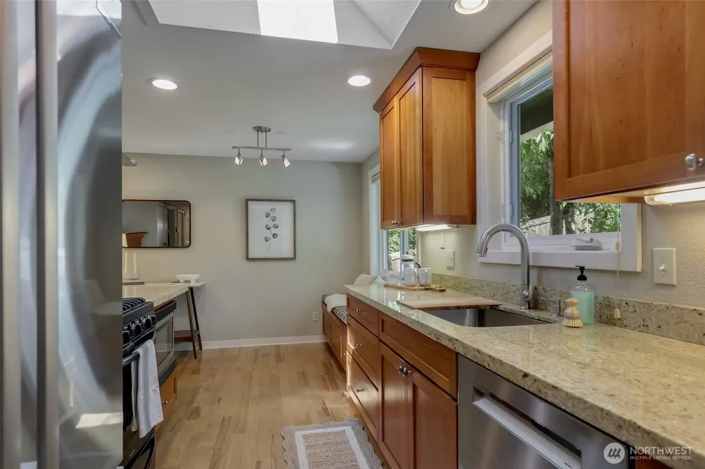 9543 46th Avenue NE Seattle WA 98115