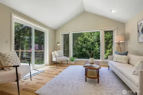9543 46th Avenue NE Seattle WA 98115