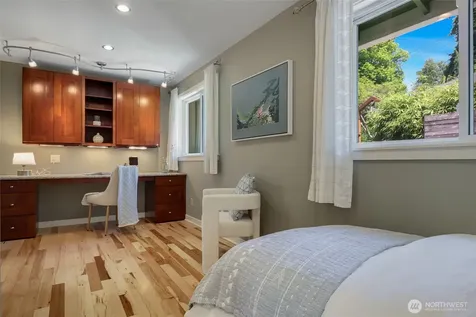 9543 46th Avenue NE Seattle WA 98115
