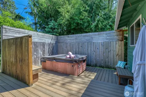9543 46th Avenue NE Seattle WA 98115