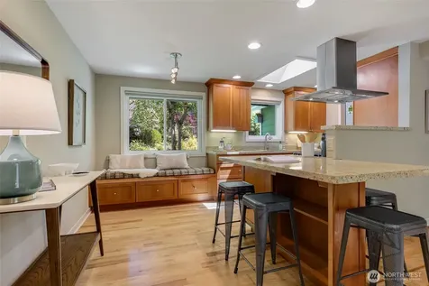 9543 46th Avenue NE Seattle WA 98115