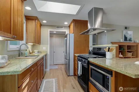 9543 46th Avenue NE Seattle WA 98115