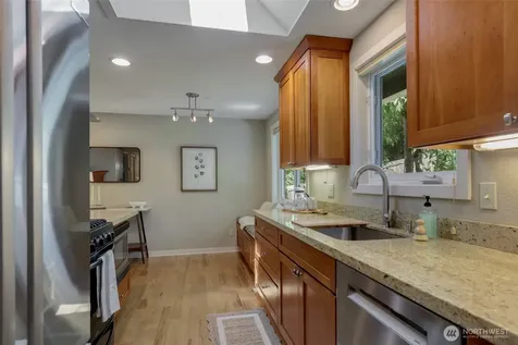9543 46th Avenue NE Seattle WA 98115