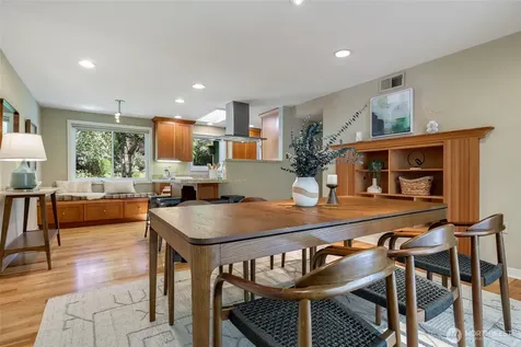 9543 46th Avenue NE Seattle WA 98115