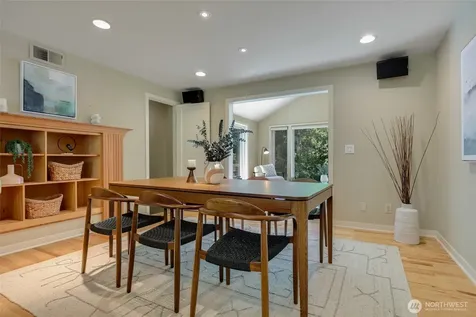 9543 46th Avenue NE Seattle WA 98115