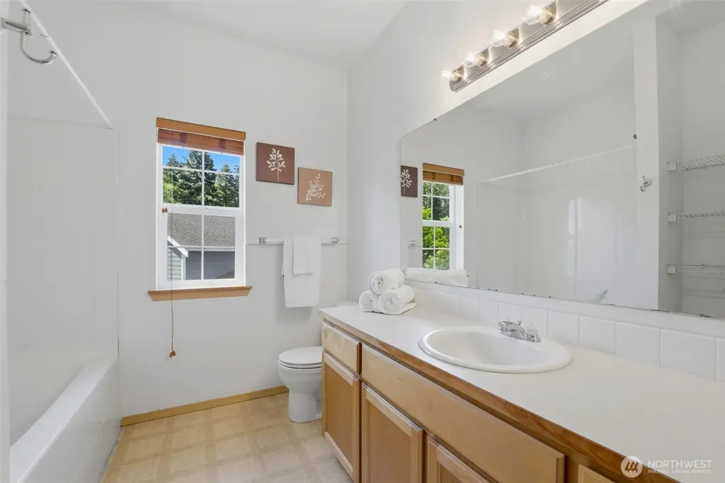 18562 97th Avenue E Puyallup WA 98375