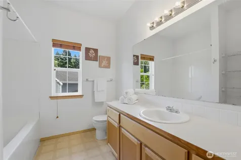 18562 97th Avenue E Puyallup WA 98375