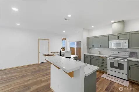 18562 97th Avenue E Puyallup WA 98375