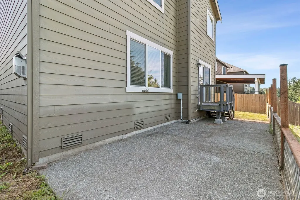 15216 79th Avenue E Puyallup WA 98375