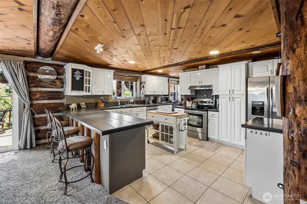 180 E Sea Vista Lane Grapeview WA 98546