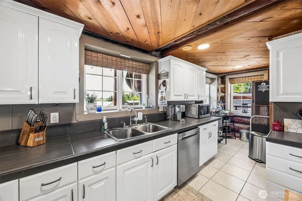 180 E Sea Vista Lane Grapeview WA 98546