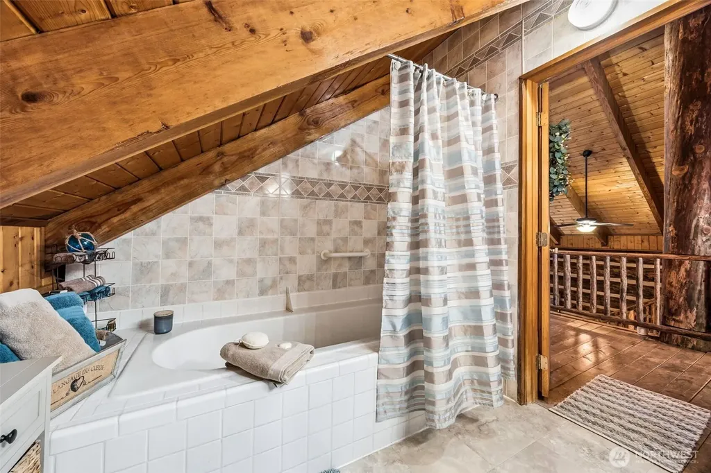 180 E Sea Vista Lane Grapeview WA 98546