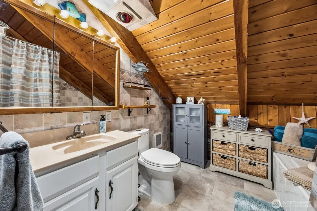 180 E Sea Vista Lane Grapeview WA 98546