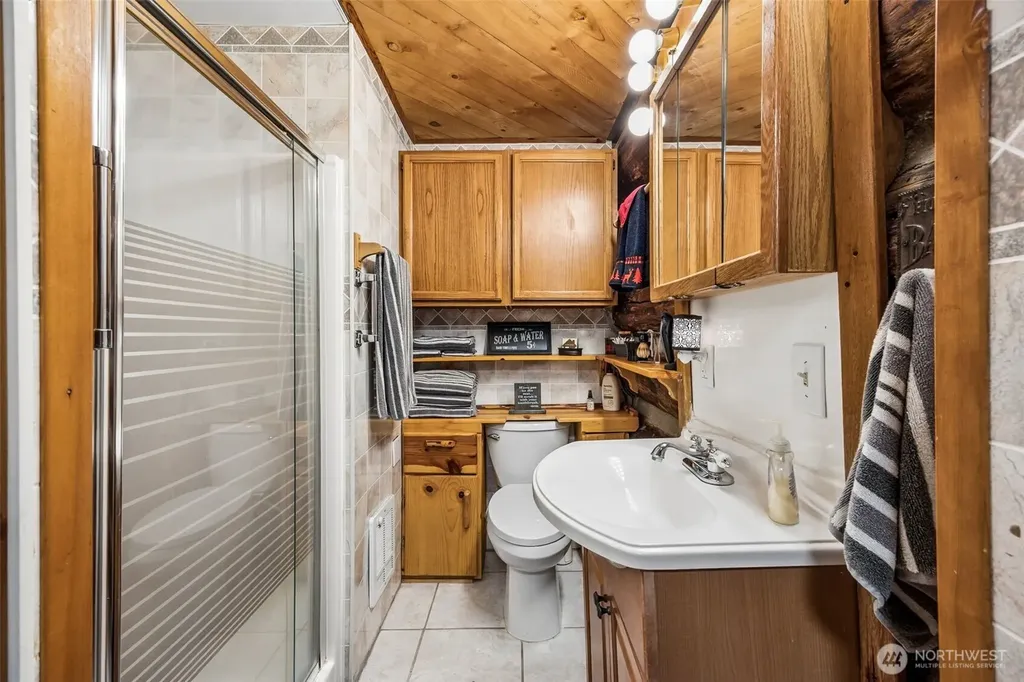 180 E Sea Vista Lane Grapeview WA 98546