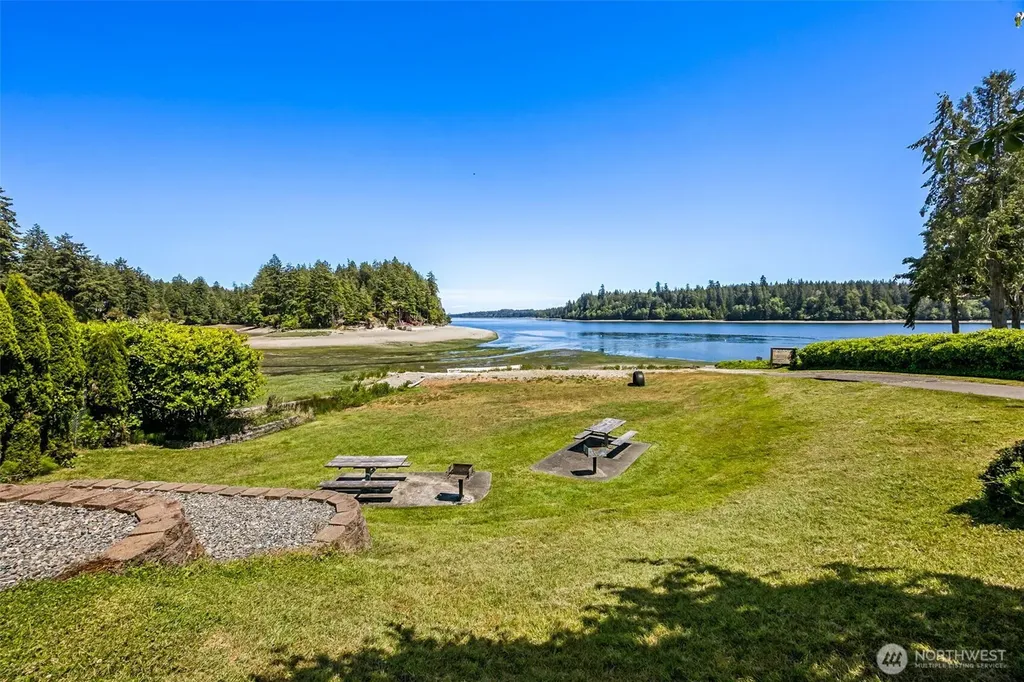180 E Sea Vista Lane Grapeview WA 98546