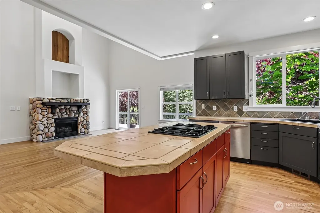 2445 W 10th Street Washougal WA 98671