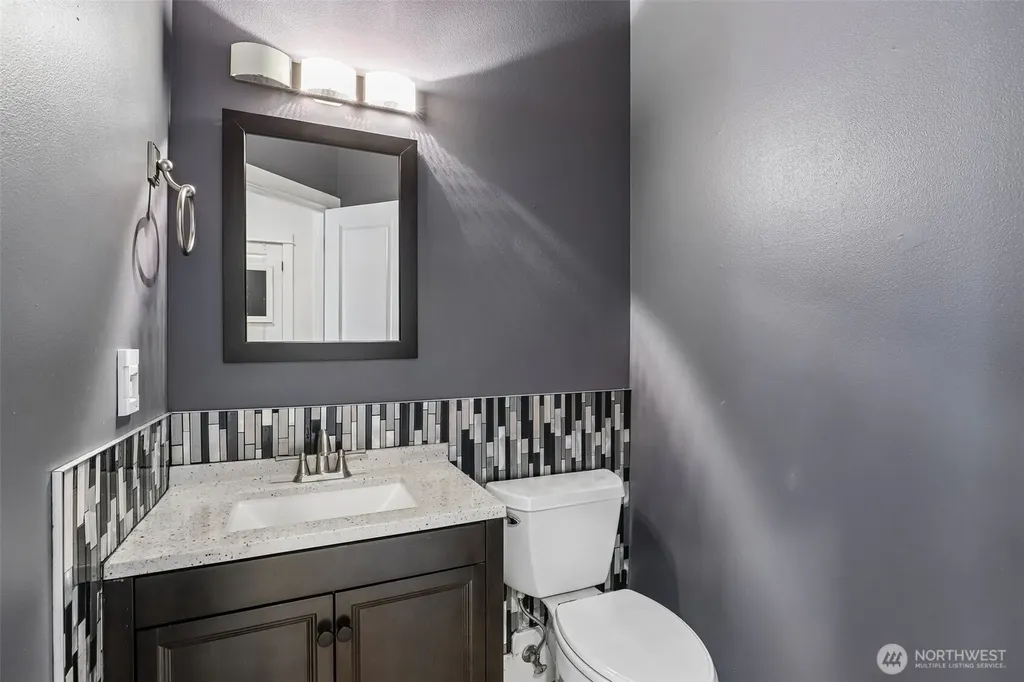 2445 W 10th Street Washougal WA 98671