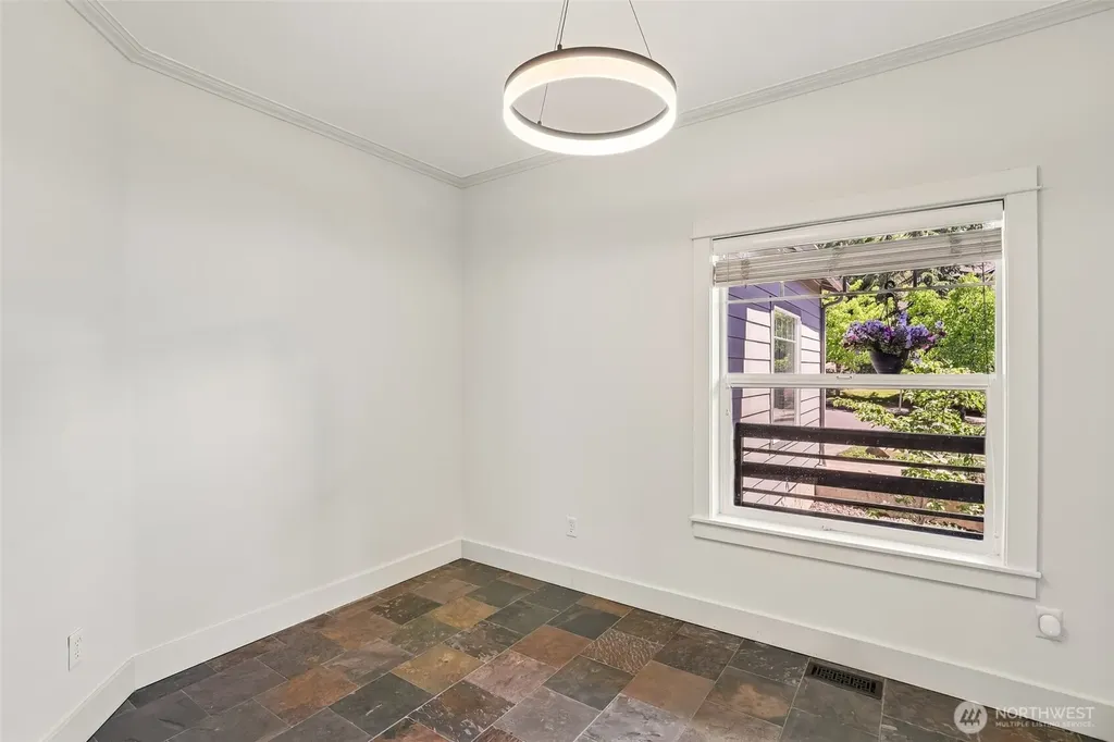 2445 W 10th Street Washougal WA 98671