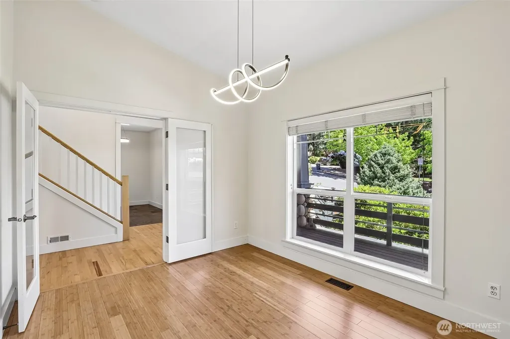 2445 W 10th Street Washougal WA 98671
