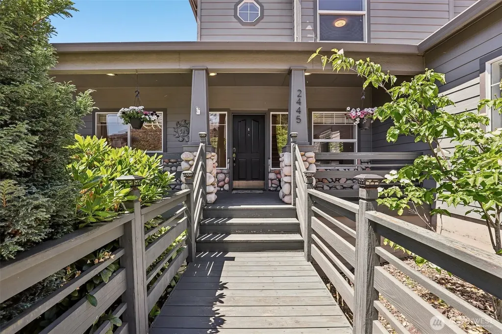 2445 W 10th Street Washougal WA 98671