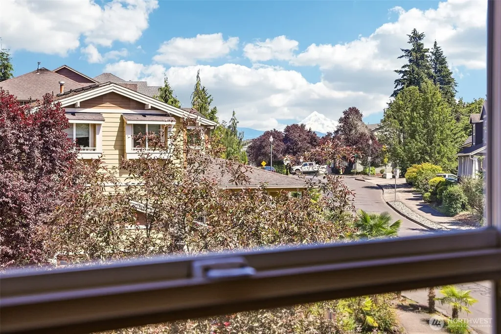 2445 W 10th Street Washougal WA 98671