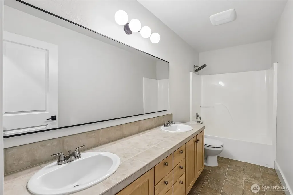2445 W 10th Street Washougal WA 98671