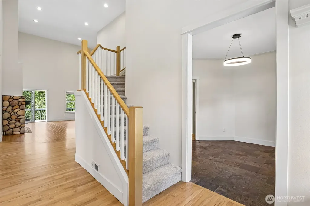 2445 W 10th Street Washougal WA 98671
