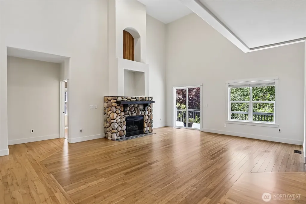 2445 W 10th Street Washougal WA 98671