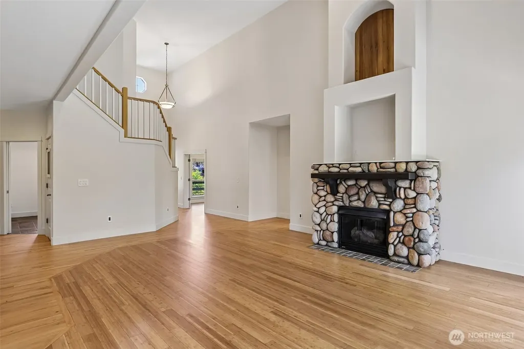 2445 W 10th Street Washougal WA 98671