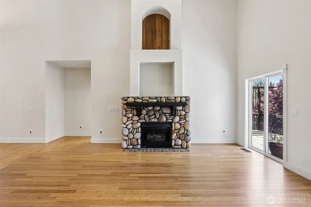 2445 W 10th Street Washougal WA 98671
