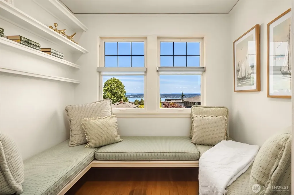4007 48th Avenue NE Seattle WA 98105