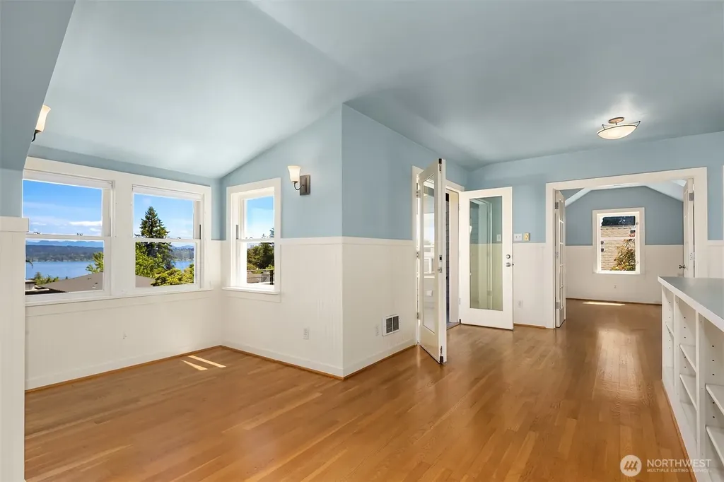 4007 48th Avenue NE Seattle WA 98105