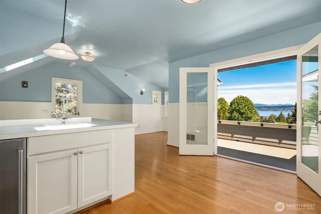 4007 48th Avenue NE Seattle WA 98105