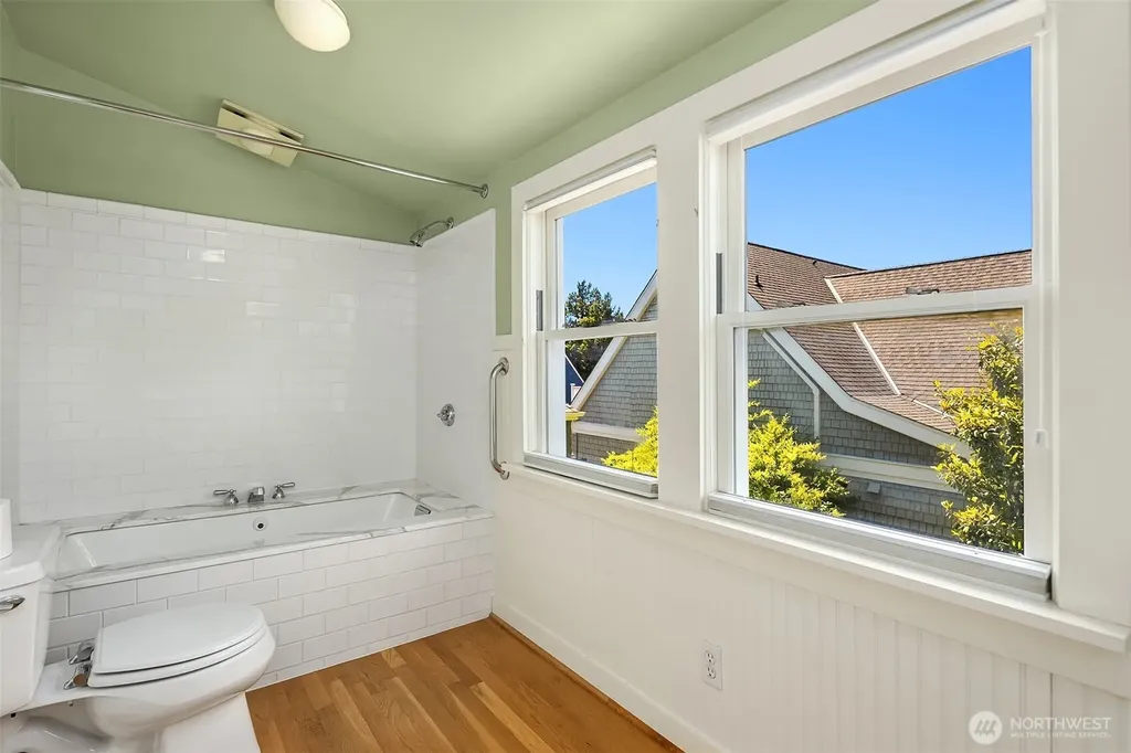 4007 48th Avenue NE Seattle WA 98105