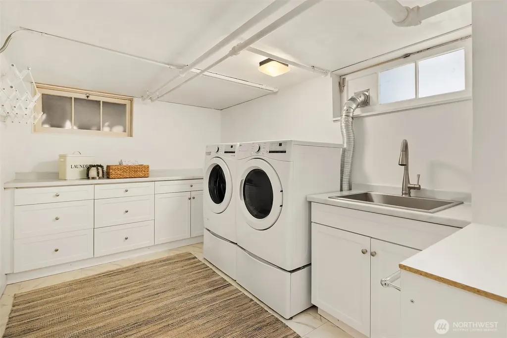 4007 48th Avenue NE Seattle WA 98105