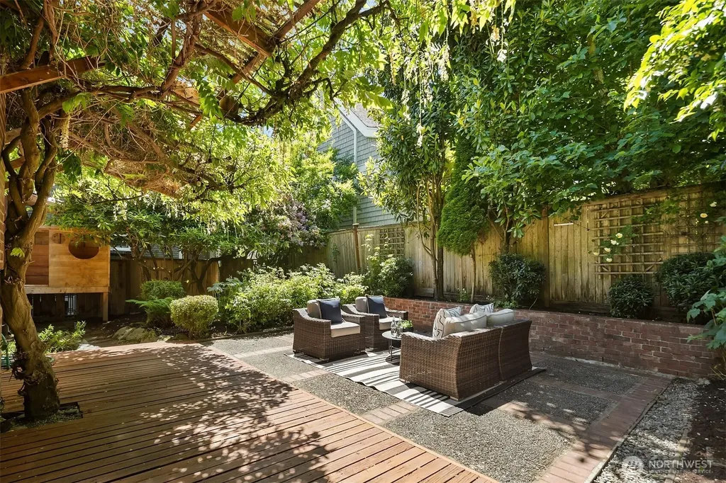 4007 48th Avenue NE Seattle WA 98105