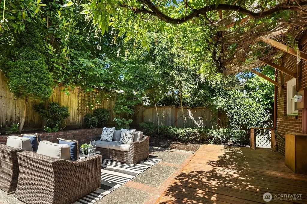 4007 48th Avenue NE Seattle WA 98105