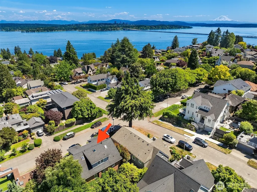 4007 48th Avenue NE Seattle WA 98105