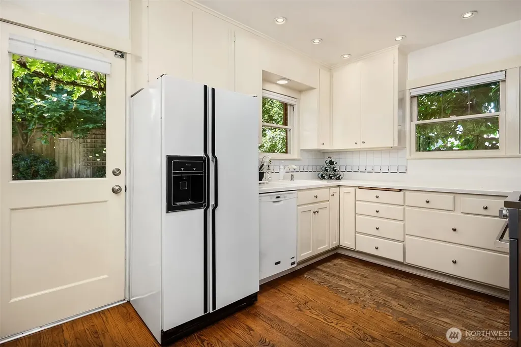 4007 48th Avenue NE Seattle WA 98105