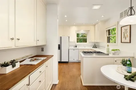 4007 48th Avenue NE Seattle WA 98105