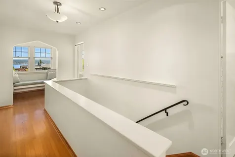 4007 48th Avenue NE Seattle WA 98105
