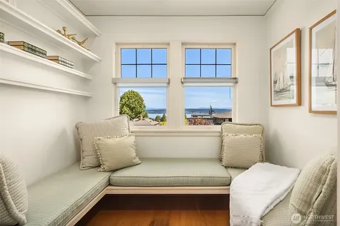 4007 48th Avenue NE Seattle WA 98105